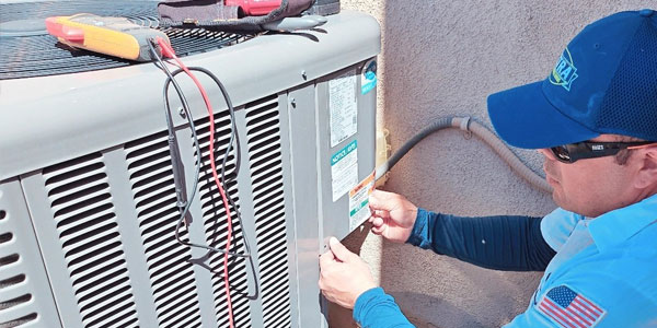Certified HVAC tehnician tuning up an HVAC unit in Tucson